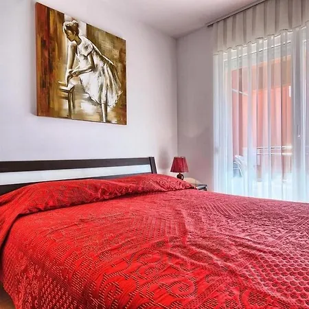 Family-friendly With Swimming Pool Okrug Gornji, Ciovo - 22587 * 特罗吉尔