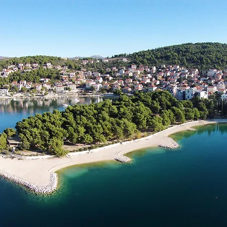 Family-friendly With Swimming Pool Okrug Gornji, Ciovo - 22587 * 特罗吉尔