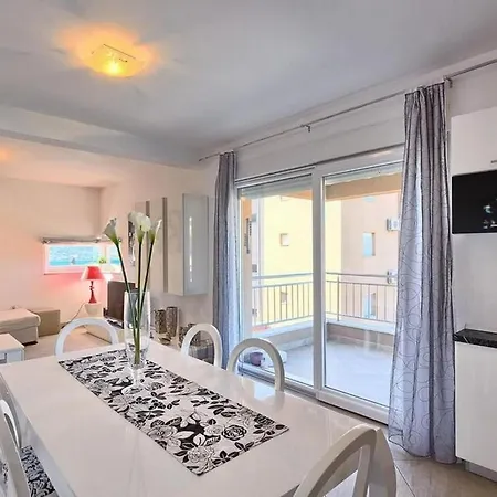 Family-friendly With Swimming Pool Okrug Gornji, Ciovo - 22587 公寓