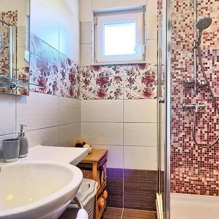 公寓 Family-friendly With Swimming Pool Okrug Gornji, Ciovo - 22587 *