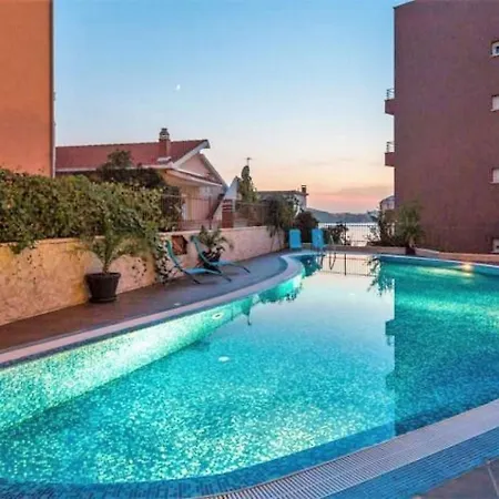 Апартаменты Family-friendly With Swimming Pool Okrug Gornji, Ciovo - 22587 Трогир