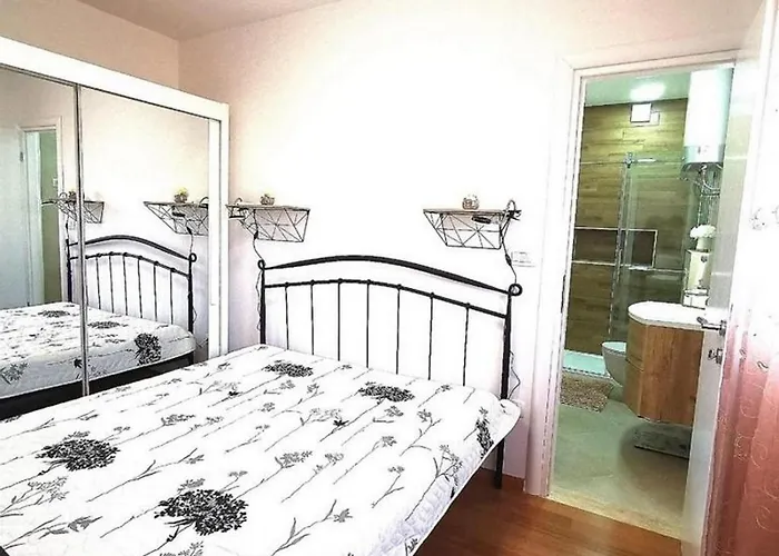 Family-friendly With Swimming Pool Okrug Gornji - Ciovo - 22587 * تروغير