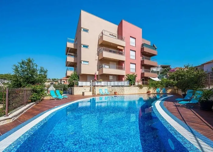 Family-friendly With Swimming Pool Okrug Gornji - Ciovo - 22587 شقة *
