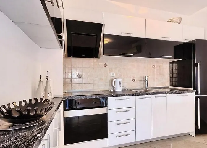 Apartment Family-friendly With Swimming Pool Okrug Gornji - Ciovo - 22587 *